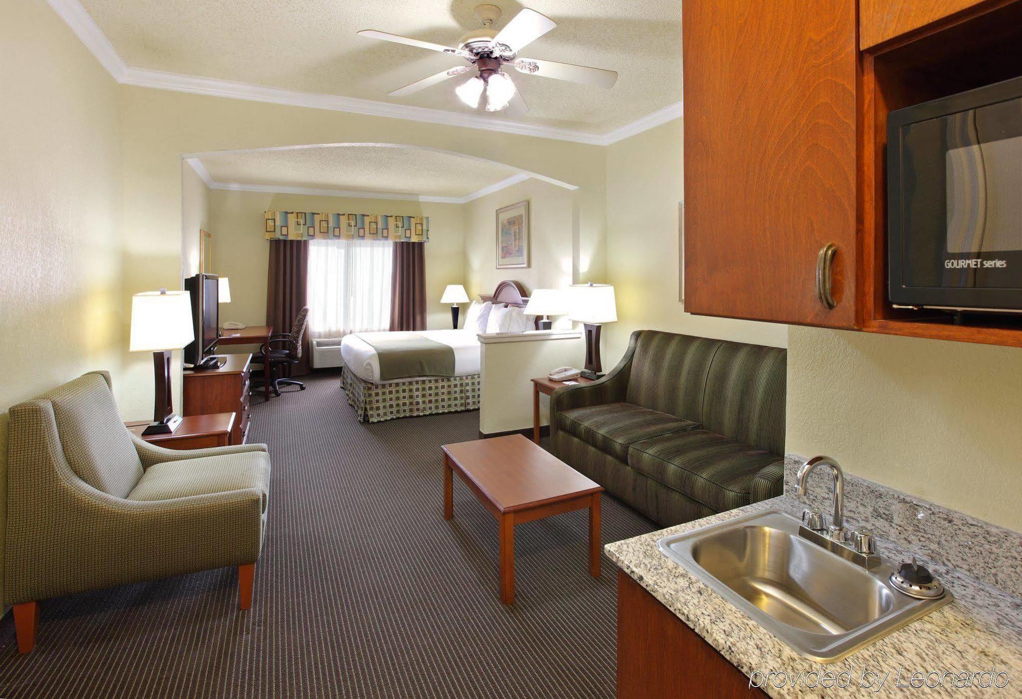 Holiday Inn Express Hotel & Suites Greenville By Ihg Exterior foto