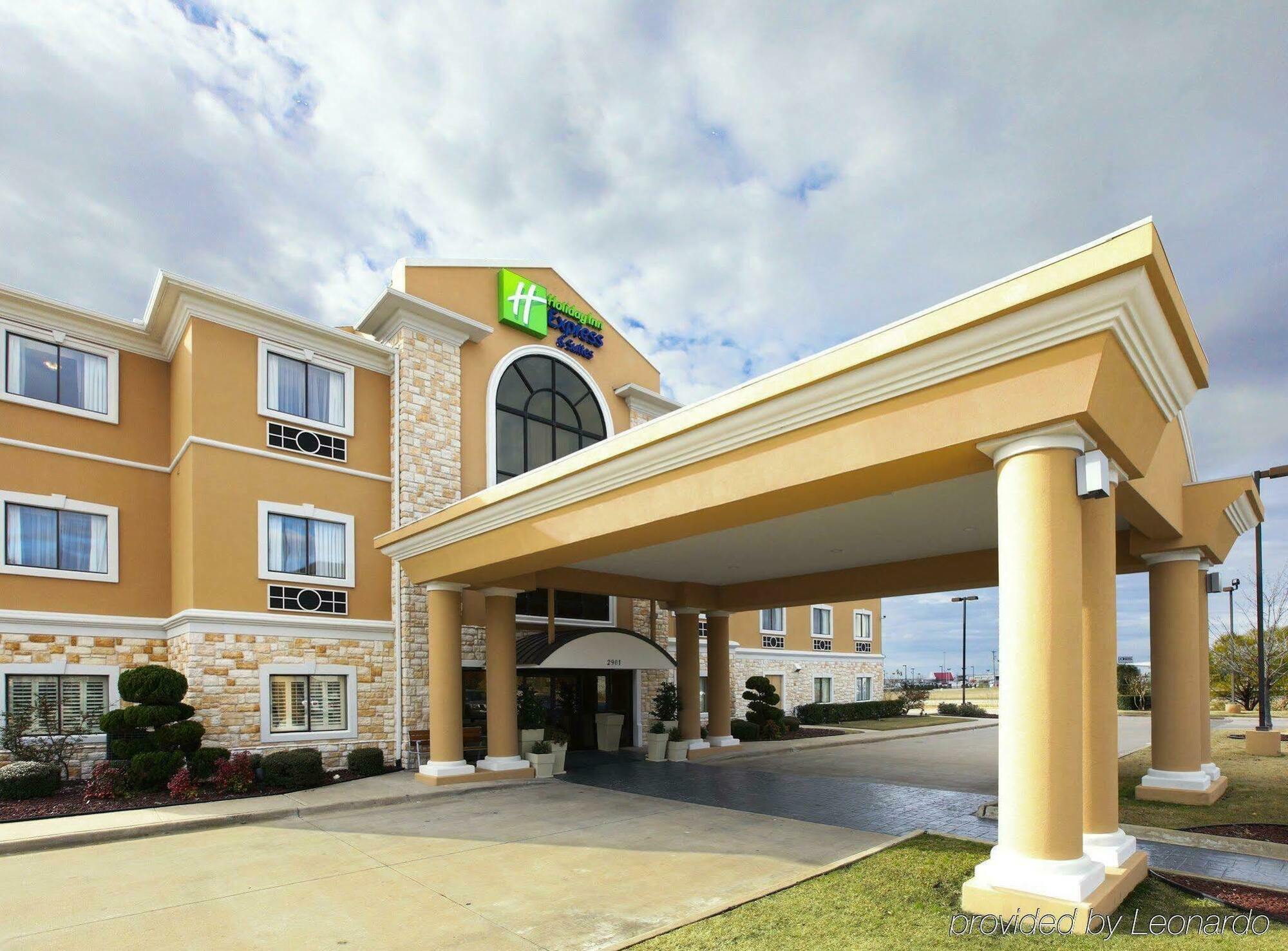 Holiday Inn Express Hotel & Suites Greenville By Ihg Exterior foto